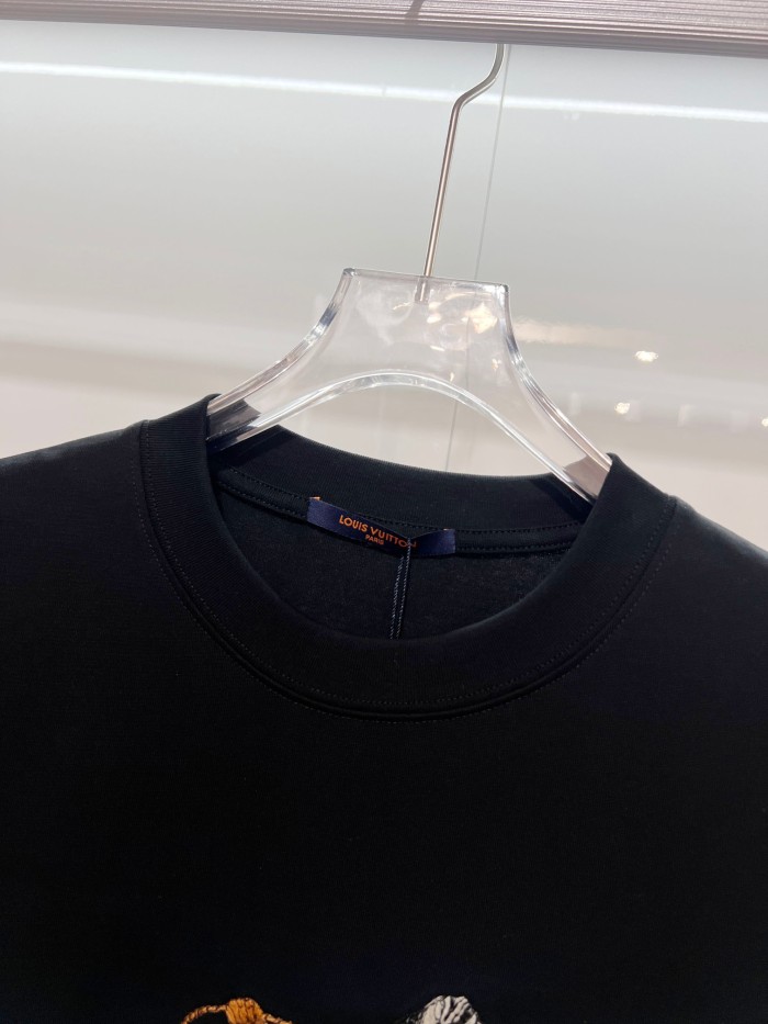 Louis Vuitton Luxury Brand Men Womens Short Sleeve T-Shirt Whatsapp 【+1-3239614486】