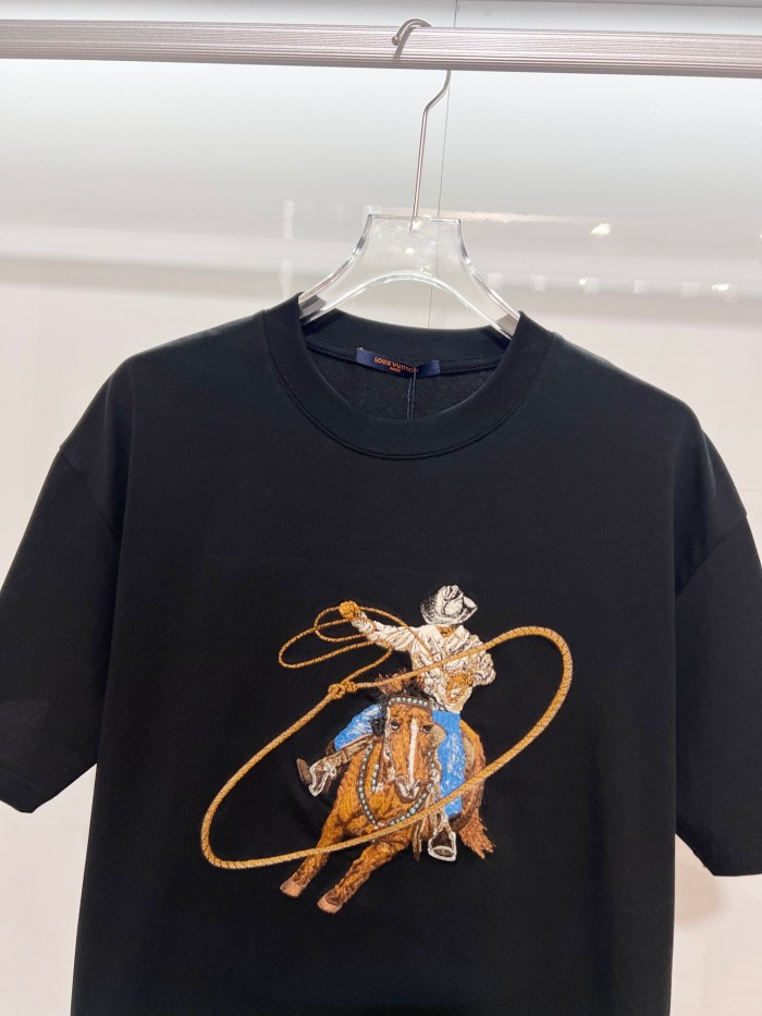 Louis Vuitton Luxury Brand Men Womens Short Sleeve T-Shirt Whatsapp 【+1-3239614486】