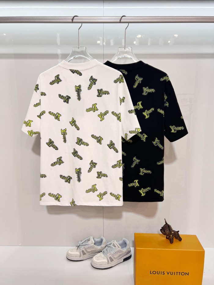 Louis Vuitton Luxury Brand Men Womens Short Sleeve T-Shirt Whatsapp 【+1-3239614486】