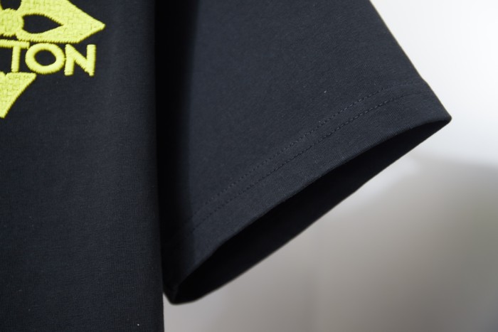 Louis Vuitton  Luxury Brand Men Womens Short Sleeve T-Shirt Whatsapp 【+1-3239614486】
