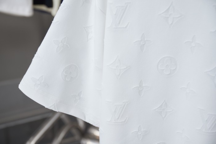 Louis Vuitton Luxury Brand Men Womens Short Sleeve T-Shirt Whatsapp 【+1-3239614486】