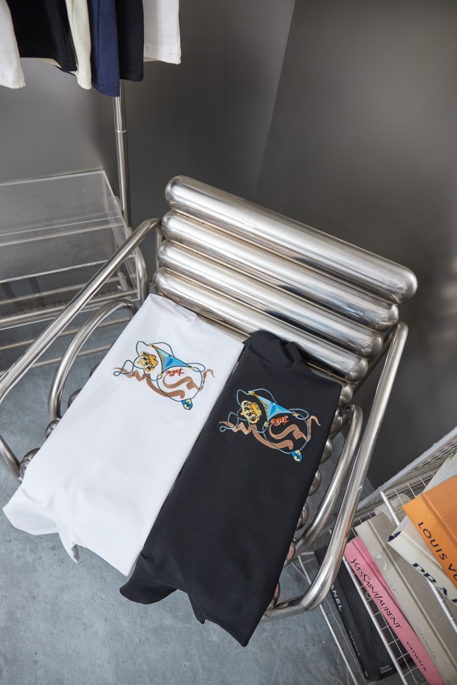 Louis Vuitton Luxury Brand Men Womens Short Sleeve T-Shirt Whatsapp 【+1-3239614486】