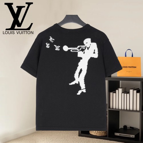 Louis Vuitton Luxury Brand Men Womens Short-Sleeved Crewneck Whatsapp 【+1-3239614486】