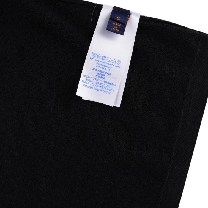 Louis Vuitton Luxury Brand Men Womens Short-Sleeved Crewneck Whatsapp 【+1-3239614486】