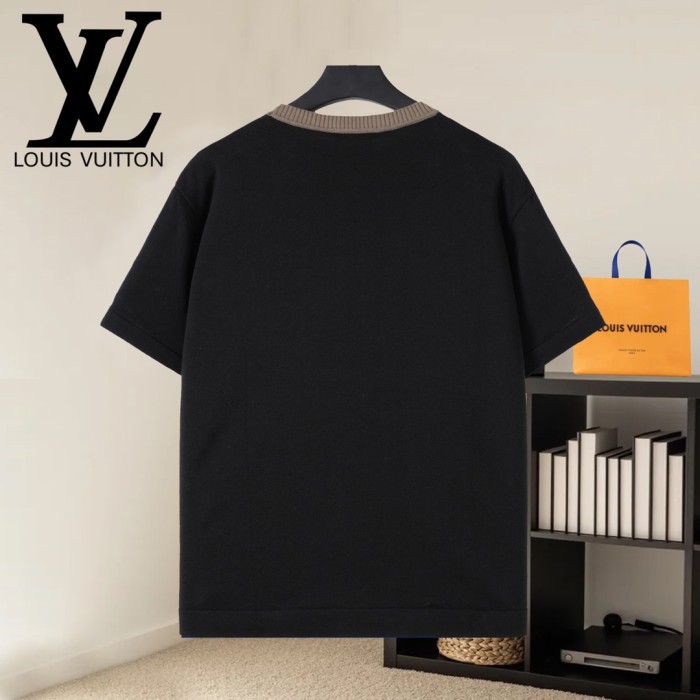 Louis Vuitton Luxury Brand Men Womens Short-Sleeved Crewneck Knit Whatsapp 【+1-3239614486】