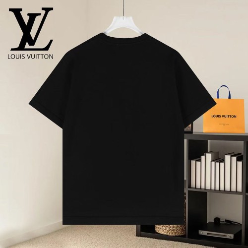 Louis Vuitton Luxury Brand Men Womens Short-Sleeved Crewneck T-Shirt Whatsapp 【+1-3239614486】