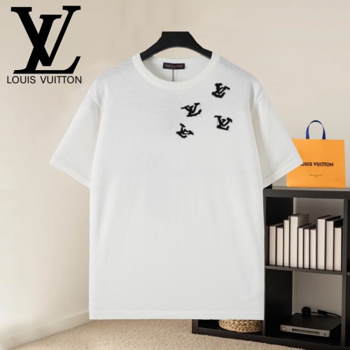 Louis Vuitton Luxury Brand Men Womens Short-Sleeved Crewneck Whatsapp 【+1-3239614486】