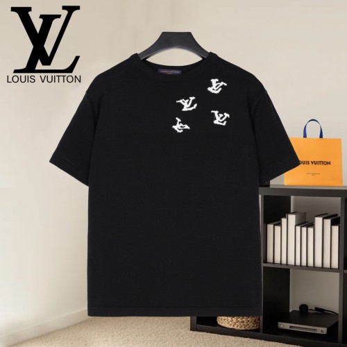 Louis Vuitton Luxury Brand Men Womens Short-Sleeved Crewneck Whatsapp 【+1-3239614486】