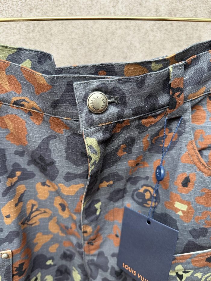 Louis Vuitton Luxury Brand Women Mens Pant Shorts Printed Carpenter Shorts Whatsapp 【+1-3239614486】