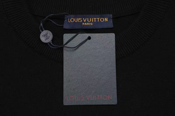 Louis Vuitton Luxury Brand Men Womens Short-Sleeved Crewneck Whatsapp 【+1-3239614486】