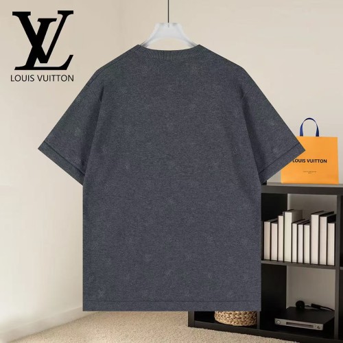 Louis Vuitton Luxury Brand Men Womens Short-Sleeved Crewneck T-Shirt Whatsapp 【+1-3239614486】