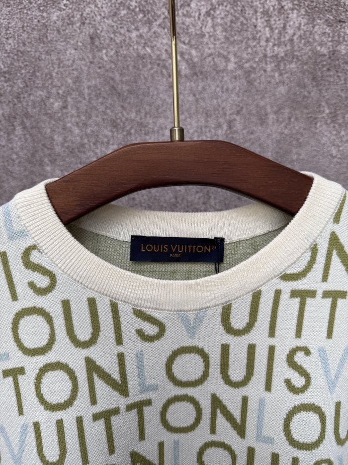 Louis Vuitton Luxury Brand Men Womens Short Sleeve T-Shirt Jacquard Signature Short-Sleeved Crewneck 1AJTWZ Whatsapp 【+1-3239614486】