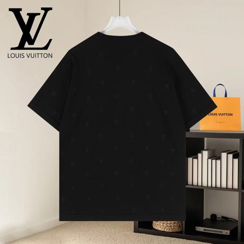 Louis Vuitton Luxury Brand Men Womens Short-Sleeved Crewneck T-Shirt Whatsapp 【+1-3239614486】