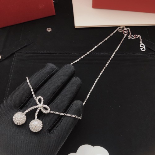 Valentino Luxury Womens Necklace with Original Box Whatsapp 【+1-3239614486】VXL0011