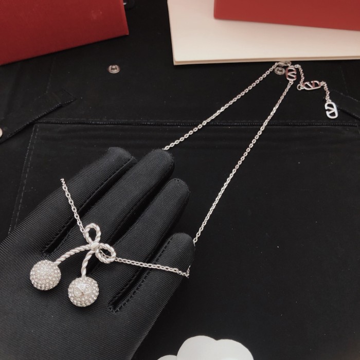 Valentino Luxury Womens Necklace with Original Box Whatsapp 【+1-3239614486】VXL0011