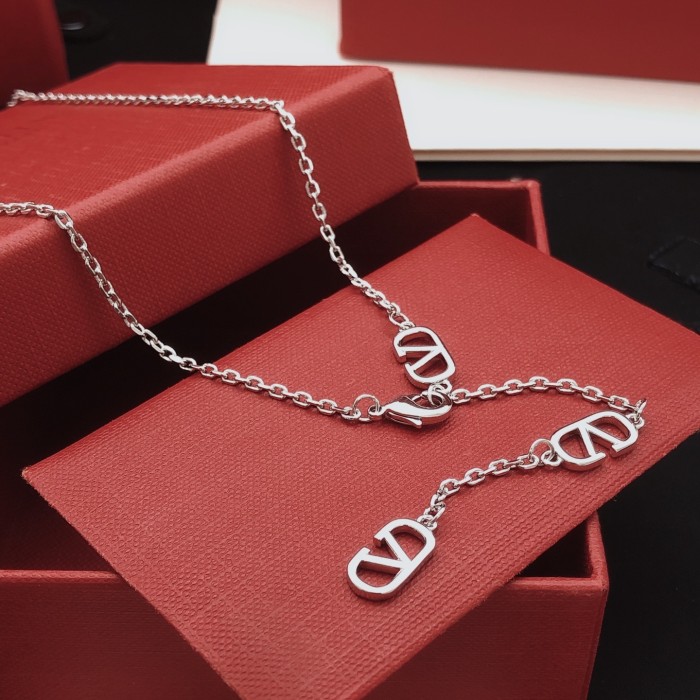 Valentino Luxury Womens Necklace with Original Box Whatsapp 【+1-3239614486】VXL0011
