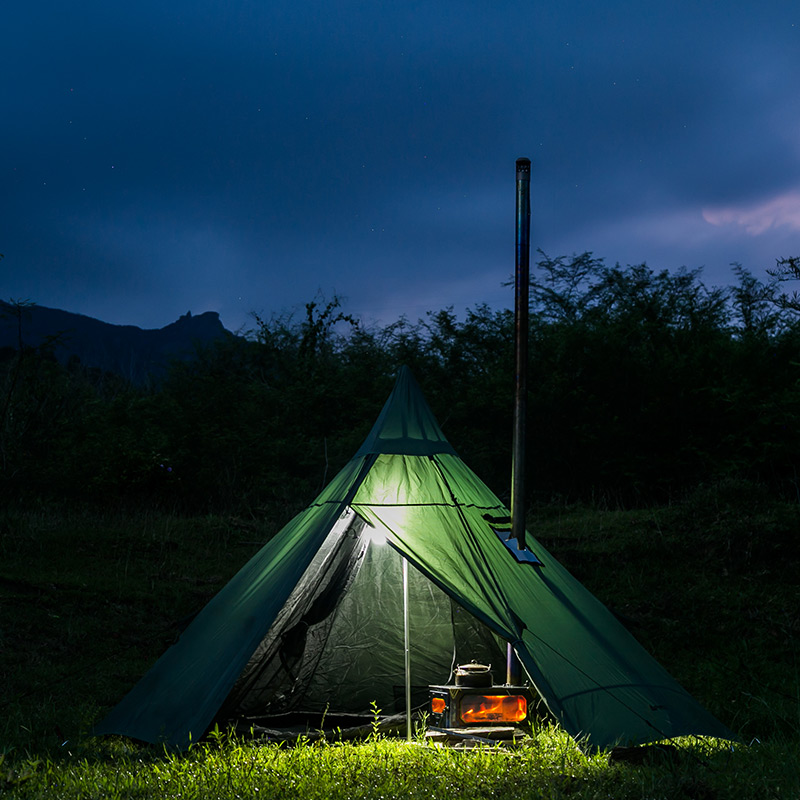 POMOLY HUSSAR Lightweight Tent with Wood Stove Jack POMOLY HUSSAR Lightweight Tent with Wood Stove Jack