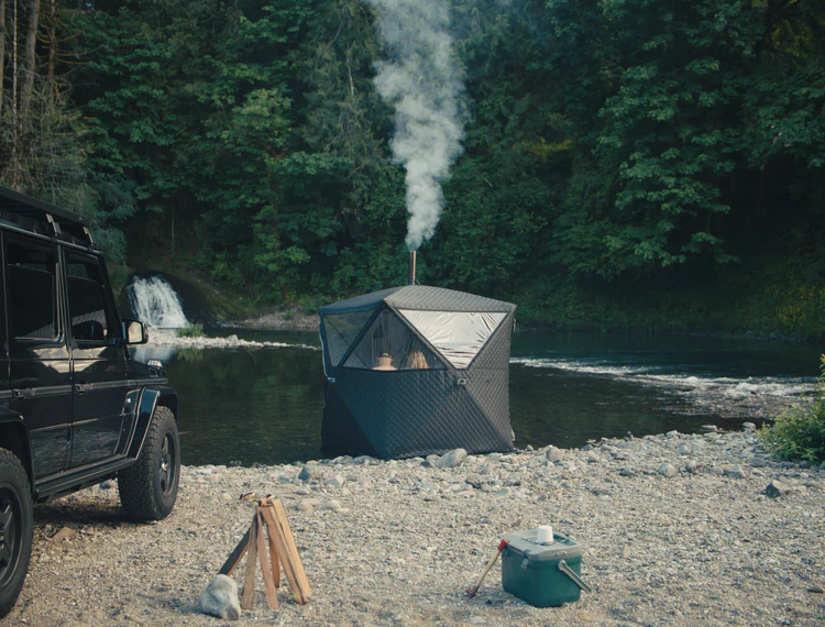 Portable outdoor sauna tent