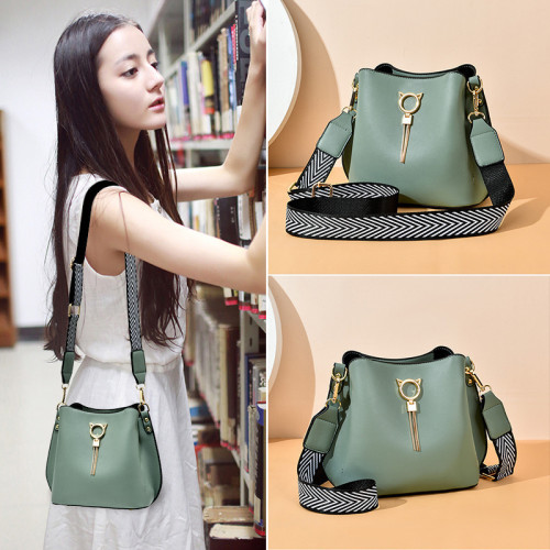 Women's Large Capacity Korean Elegant Crossbody Bag Simple Texture Bucket Bag