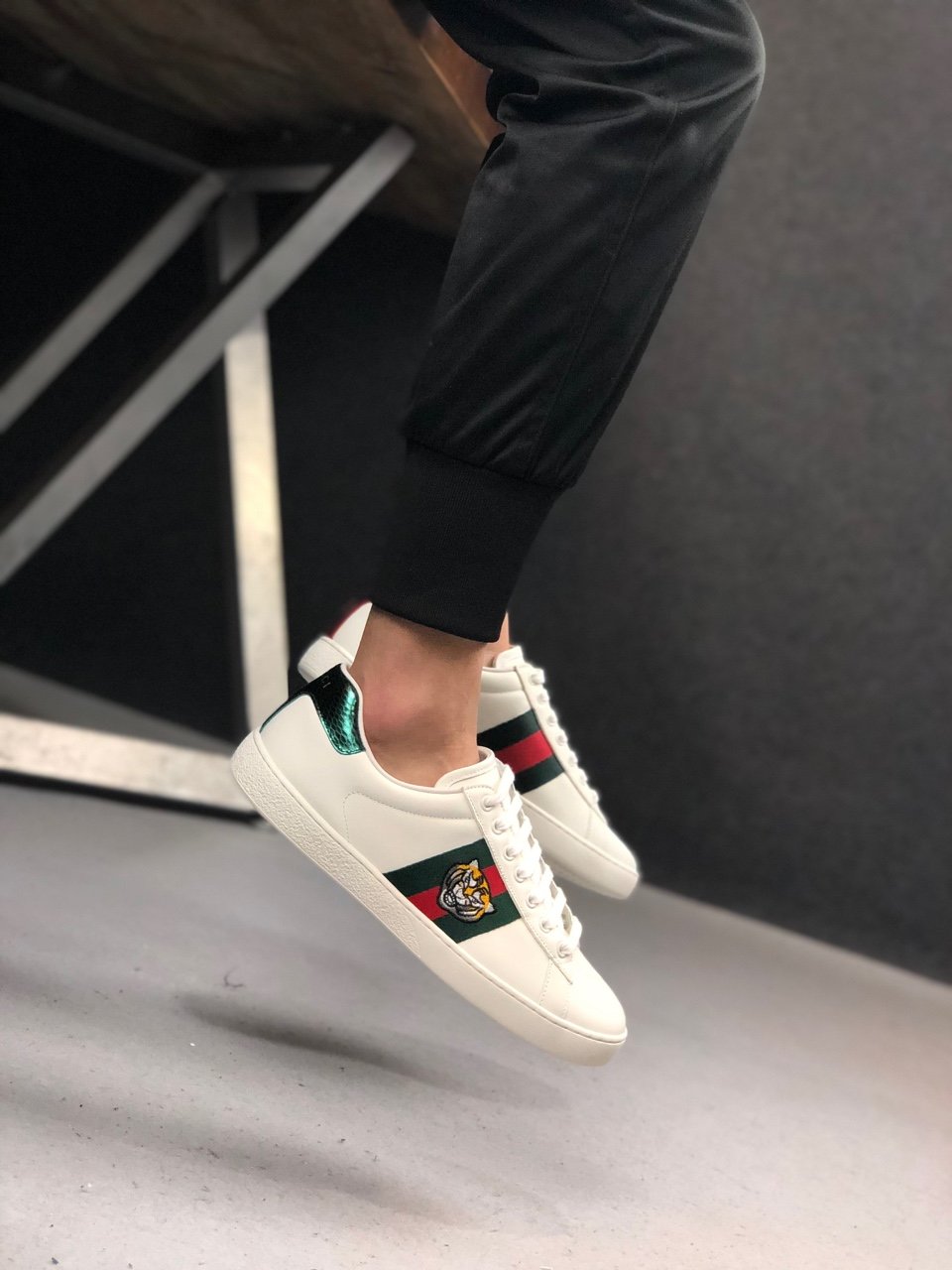 gucci ace embroidered sneaker tiger