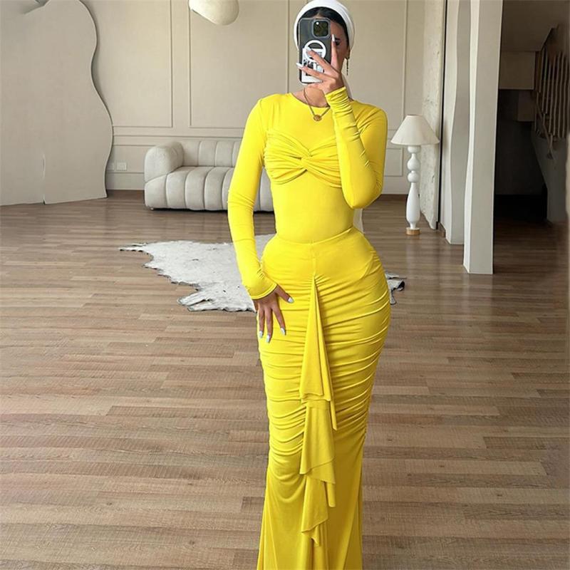 Yellow Sleek Round Neck Long Sleeve Dress - Fashionable Slim Fit with Wrinkled Details