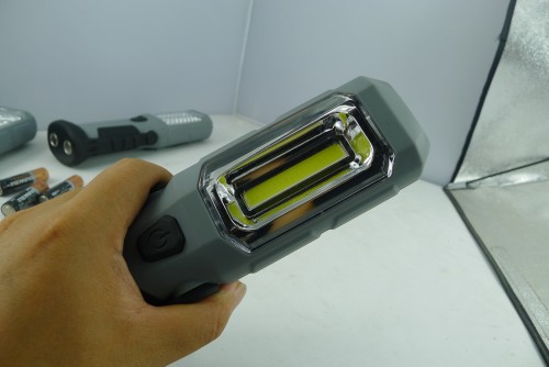 Battery Operating 250 Lumen COB LED Manget Work Light With 360°Rotation Support With Flashlight on Top