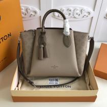 M55030 Louis Vuitton/LV haumea large-capacity tassel shopping tote bag traveling shoulder bag equipped with movable and adjustable shoulder strap 