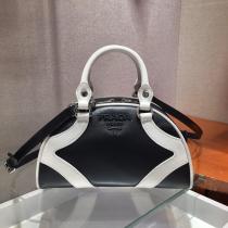 1BD071 Prada ladies casual color-contrast vintage top-handle crossbody bag  perfectly-matched with any clothes with four protective metal renet at bottom