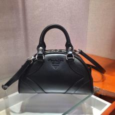 1BD071 Prada women's casual plain portable crossbody bag gorgeous catwalk handbag perfectly-matched with any clothes suitable for any occasion 