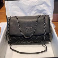 Chanel A07095 female stylish quilted flap messenger bag water-resistant commuters shoulder bag in calfskin leather 