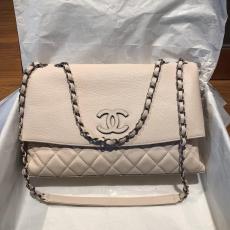 Chanel A07095 female stylish quilted flap messenger bag water-resistant commuters shoulder bag in calfskin leather 