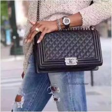 Chanel boy CC A067086  trendy quilted vintage flap messenger bag chain-strap crossbody bag large size 