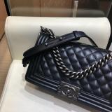 Chanel Le boy A067086 trendy quilted vintage flap messenger bag chain-strap crossbody bag in medium size 