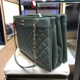 Chanel A57030 quilted lightweight open shopping tote bag outdoor holiday traveling  luggage gorgeous shoulder bag 