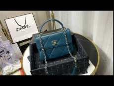 Chanel trendy CC 25 handbag  AS92236 quilted  vintage messenger crossbody bag with iconic Double-C twist fastener