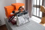 Hermes herbag 31 canvas  waterproof handbag contrast-color holiday traveling bag accompanied by practical back pocket 