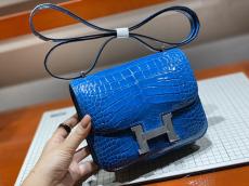 Hermes constance 18cm smartphone crossbody shoulder bag purely-handmade female piece In alligator leather and gold hardware