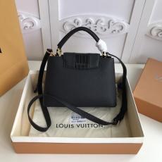 M42259 Louis Vuitton/LV Capucines BB handbag feminine mixed-material shopping tote bag double-compartment travelling holiday bag perfectly present  lady's gorgeous casual look 