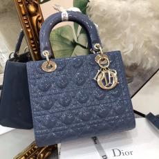 Dior medium lady dior handbag attention-arresting elegant quilted traveling shopping bag with adorned D.I.O.R charm removable and adjustable strap provide multiple carrying way 