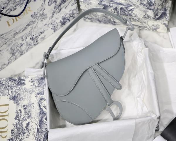 Dior feminine vintage oblique saddle messenger bag with stirrup magnetic clasp and ultramatte hardware 