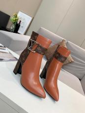Louis Vuitton/LV female color-contrast pointed-toe Chelsea ankle boot with chunky heel