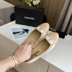 Chanel female contrast-color flat casual toe shoe ballerina shoe convenient slip-on with sophisticatedly-embroidered logo 