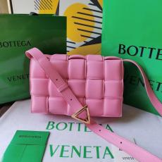 Bottega veneta padded cassette pillow bag woven shoulder flap messenger upscale party cosmetic clutch pouch