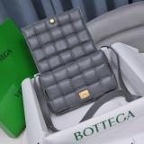 Bottega Veneta BV padded cassette women's cosmetic pouch clutch sling crossbody flap messenger in calfskin
