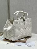 Dior diamond-quilted shoulder shopper tote large shopping handbag outdoor traveller beach tote