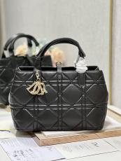 Dior quilted Diana shopper handbag large shoulder underarm shopping tote travelling beach bag