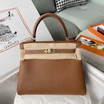 Gold Brown Hermes kelly 25 capacious shopper handbag versatile getaway tote semi handmade sewing gold clasp 