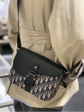 Small size Dior men's shoulder flap saddle messenger bag with aluminum buckle
