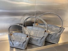 Bottega Veneta Arco 33 braided shopper handbag shoulder underarm travel tote authentic quality