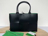 Bottega Veneta intrecciato Medium arco tote large shopper handbag holiday travel carryall handbag Italy leather authentic quality 